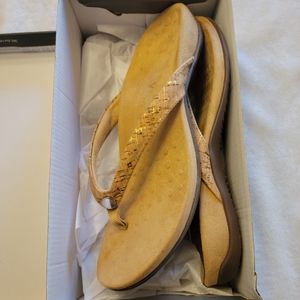 Vionic thong sandals